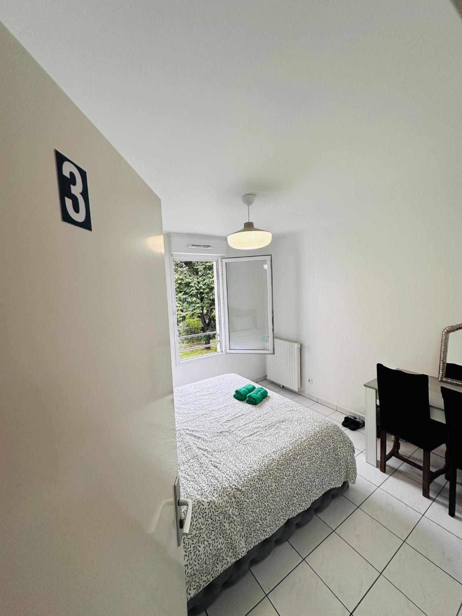 Sri-Indo Bobigny Paris Apartment Exterior photo