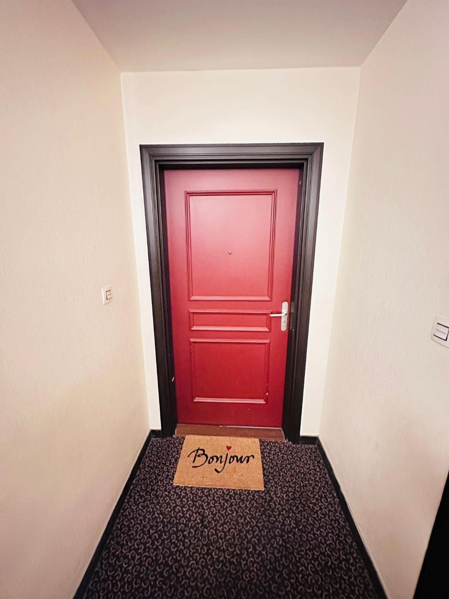 Sri-Indo Bobigny Paris Apartment Exterior photo