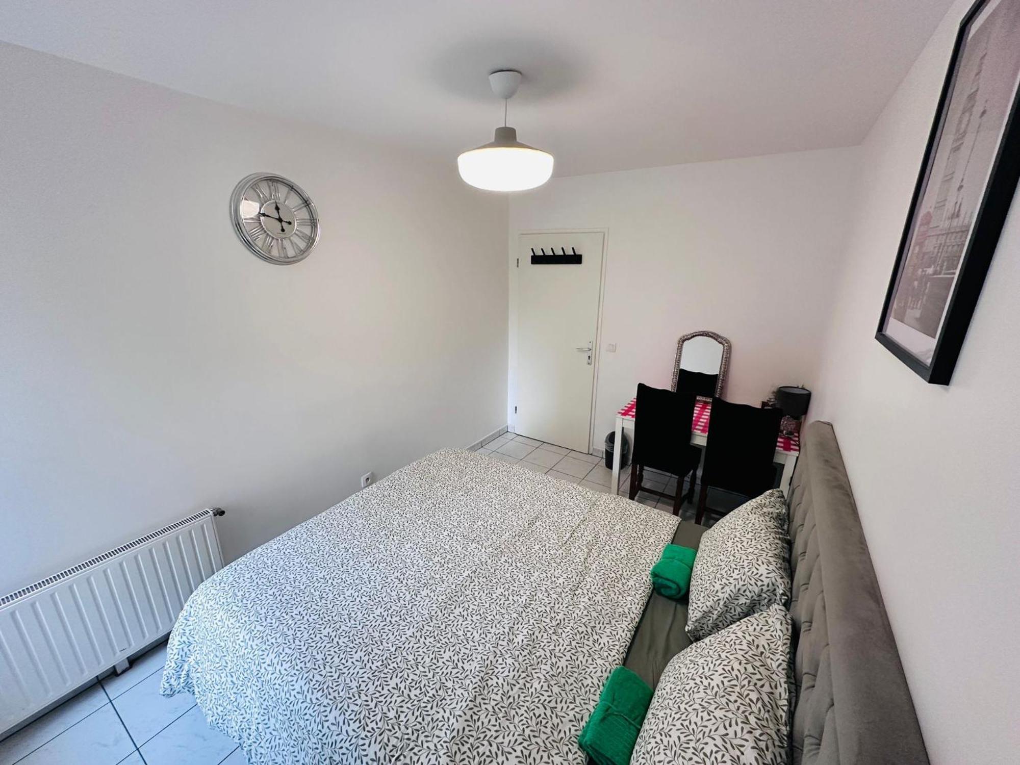 Sri-Indo Bobigny Paris Apartment Exterior photo